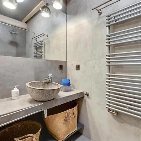 Cozy Loft With Old Town View - Free Parking Appartement